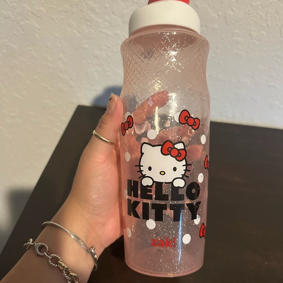 Zak! Hello Kitty Plastic Glitter Tumbler Cup - Picture 1 of 4